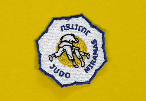 Bestickte Aufnäher für den Judo- und Jujitsu-Club von Miramas