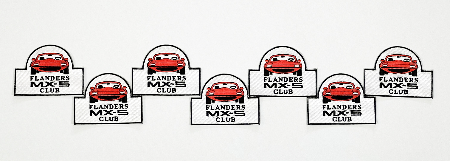 Kombination aus gestickten Aufnähern für den Autoclub Flanders MX-5