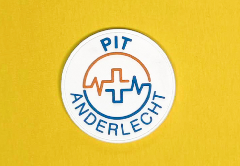 3D-PVC-Embleme für das PIT-Team des CHIREC Brüssel.